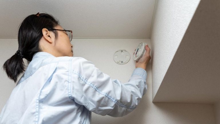 why-do-smoke-alarms-keep-going-off-even-when-there-s-no-smoke-evesfit