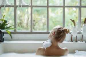 hairdressers guide to healthy, shiny hair relax in a bath