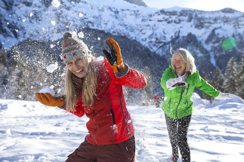 women having a snowball fight to burn calories